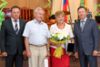 Уважая друг друга, мы друг другу уступаем. Уважая друг друга, мы друг другу уступаем.