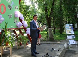 Сергей Коваль поздравил с юбилеем библиотеку им. Смургиса Сергей Коваль поздравил с юбилеем библиотеку им. Смургиса