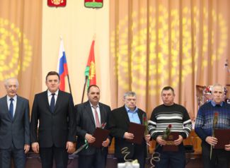 Трое сотрудников ЛГЭК получили награды за вклад в работу сферы ЖКХ Трое сотрудников ЛГЭК получили награды за вклад в работу сферы ЖКХ